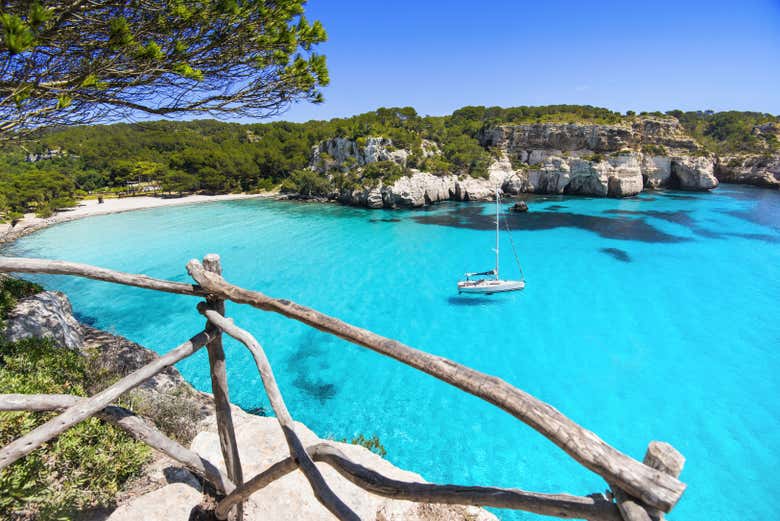 Cala Macarella, nel sud di Minorca