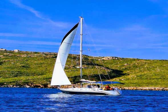 Minorca in barca a vela, tour di un giorno intero
