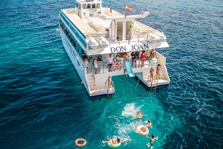 Giro in barca nell'est di Minorca