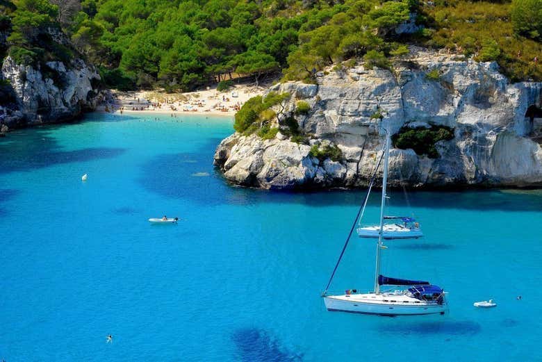 Su una barca a vela a Minorca