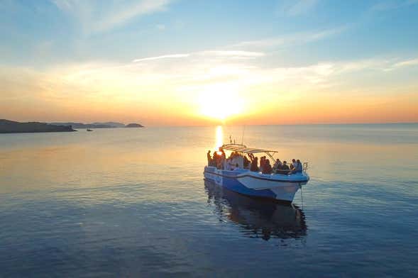 Giro in motoscafo al tramonto a Fornells