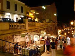 Mercatino vicino al porto di Ciutadella