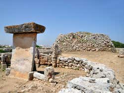 Paese Talaiotico Trepuco, taula e talaiot
