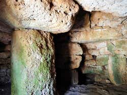 Talatí di Dalt, interno di una caverna
